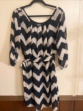 Lily Rose Chevron Chiffon Dress Large Tan White Belted Fit Flare